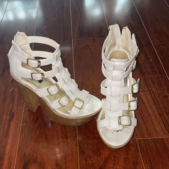 Dollhouse platforms - Picture 1 of 14